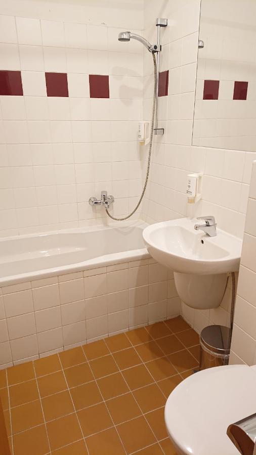 Standard Suite,1371263852:JPEG