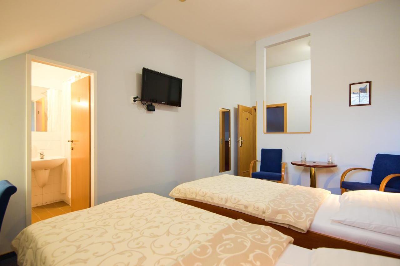 Economy Double or Twin Room,1644417284:JPEG